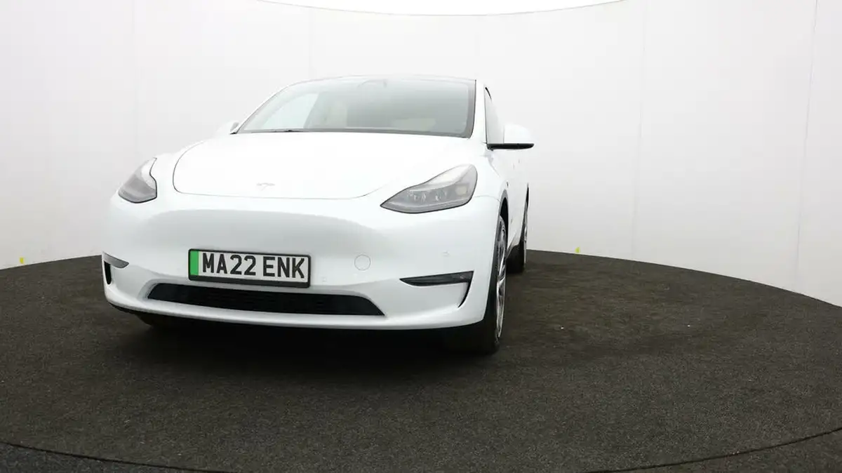 2022-tesla-model-y-e-long-range-big-49