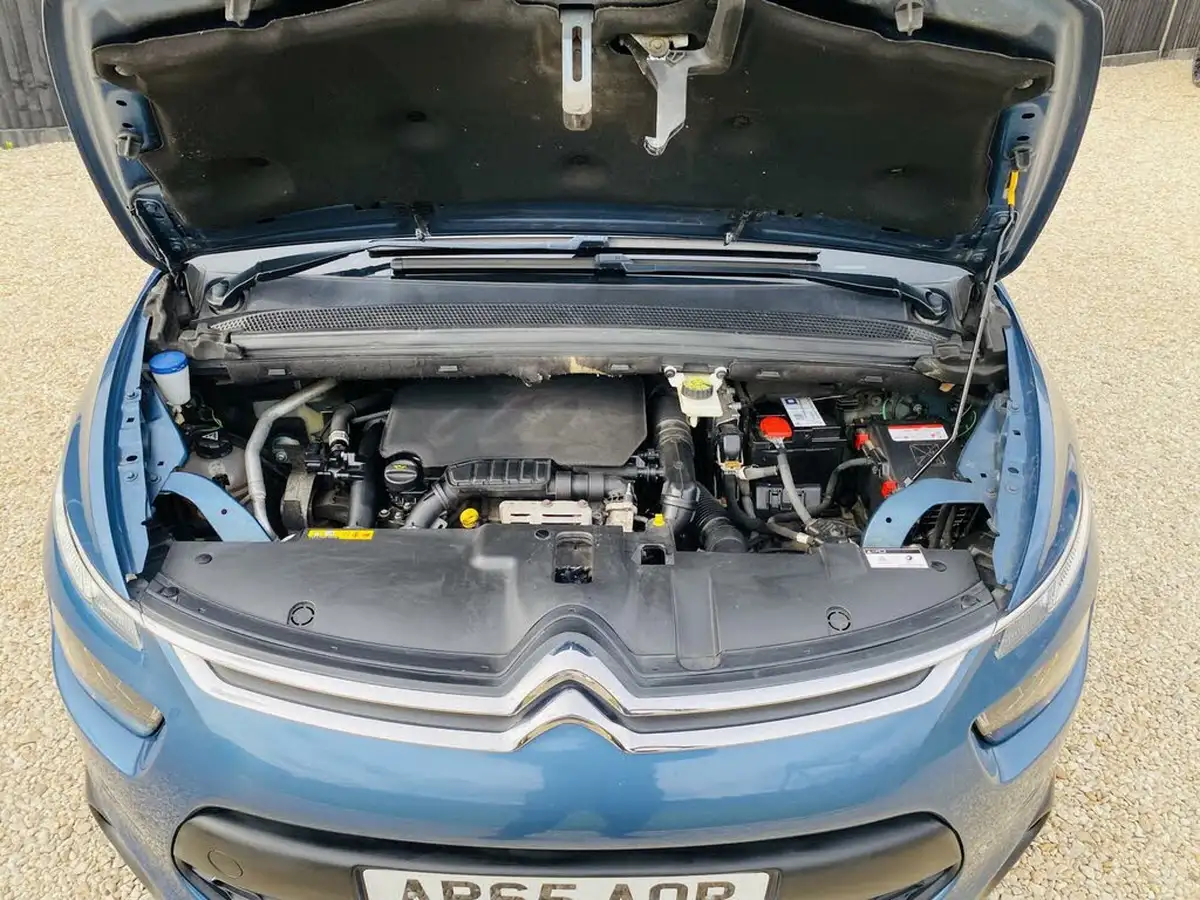 2015-citroen-c4-picasso-12-puretech-vtr-big-21
