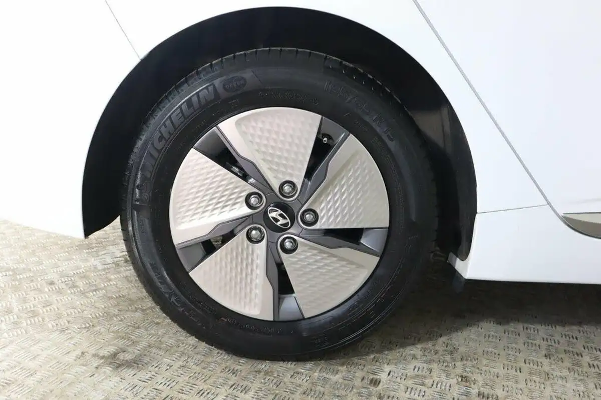 2022-hyundai-ioniq-16-gdi-premium-hybrid-big-26