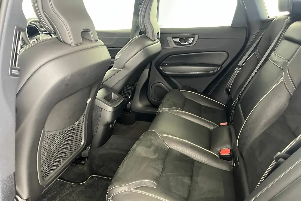 2018-volvo-xc60-20td-d4-r-design-4x4-geartronic-big-16