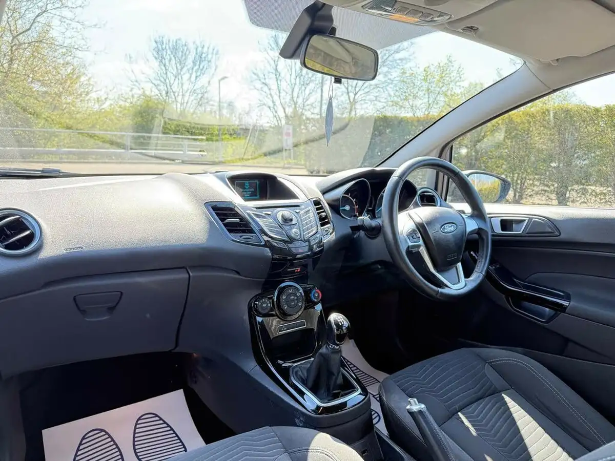 2014-ford-fiesta-10-zetec-100ps-ecoboost-ss-5d-big-34