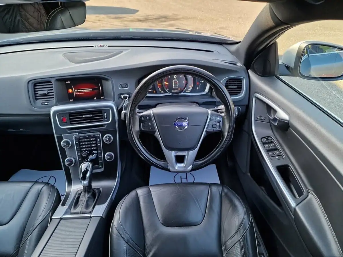 2017-volvo-v60-20td-d3-r-design-lux-geartronic-big-10