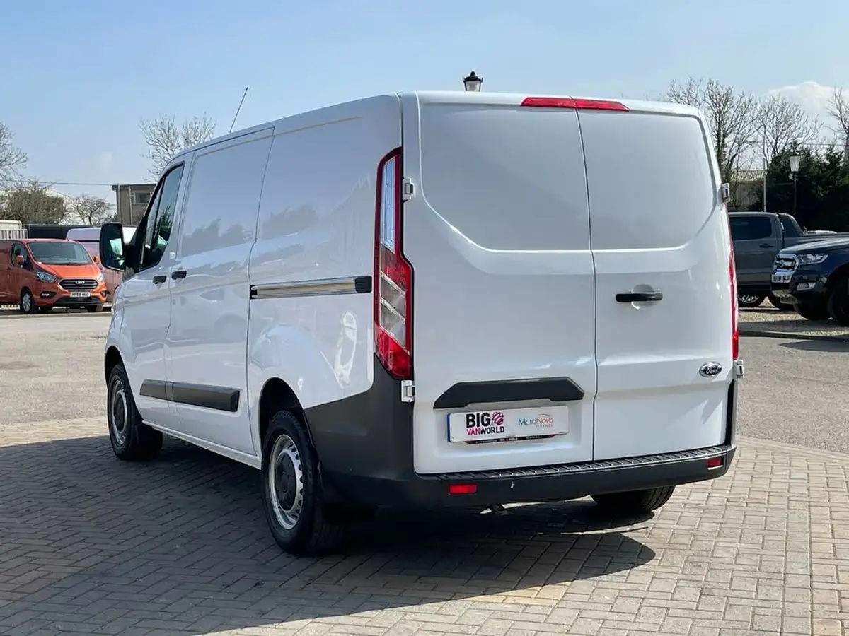 2018-ford-transit-custom-20tdci-290-l1h1-105pseu6-panel-van-big-5