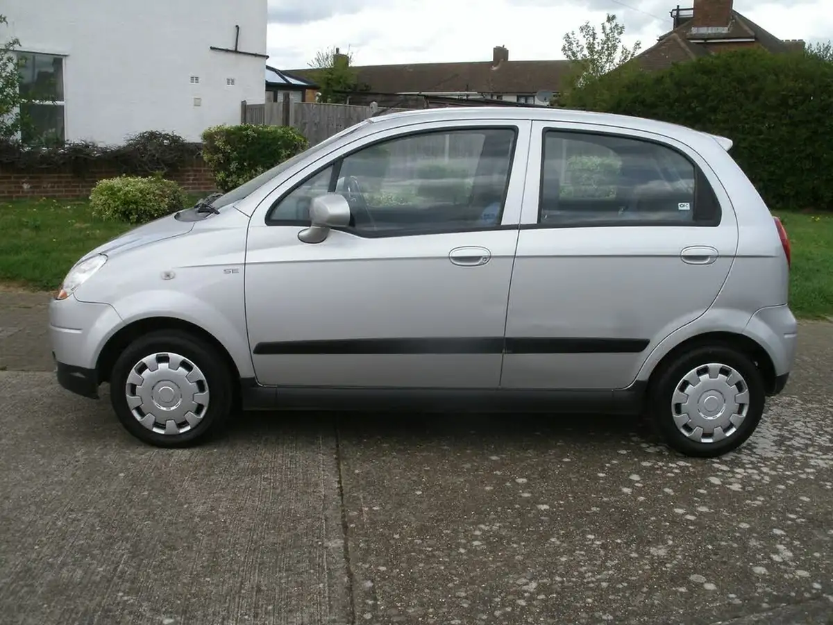 2010-chevrolet-matiz-08-se-big-3