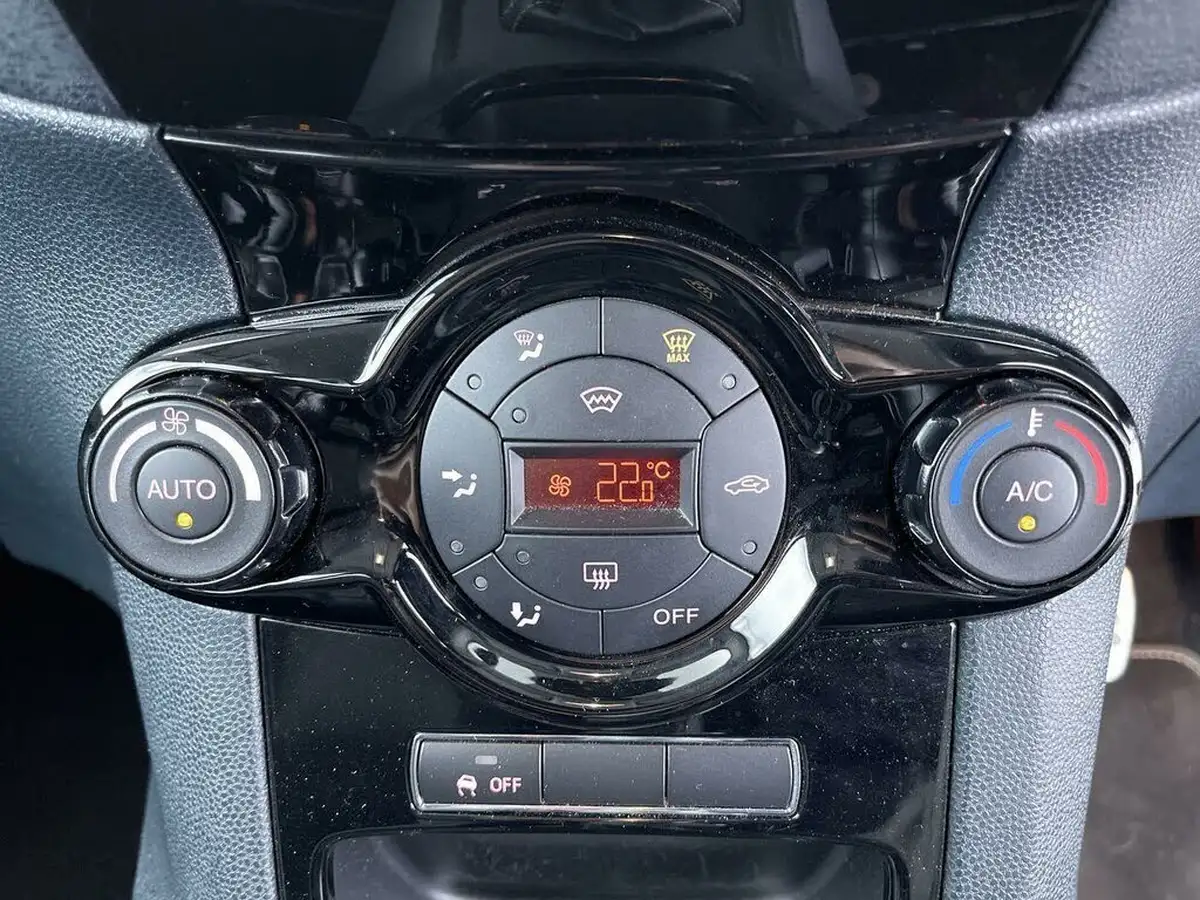 2012-ford-fiesta-16-metal-big-25