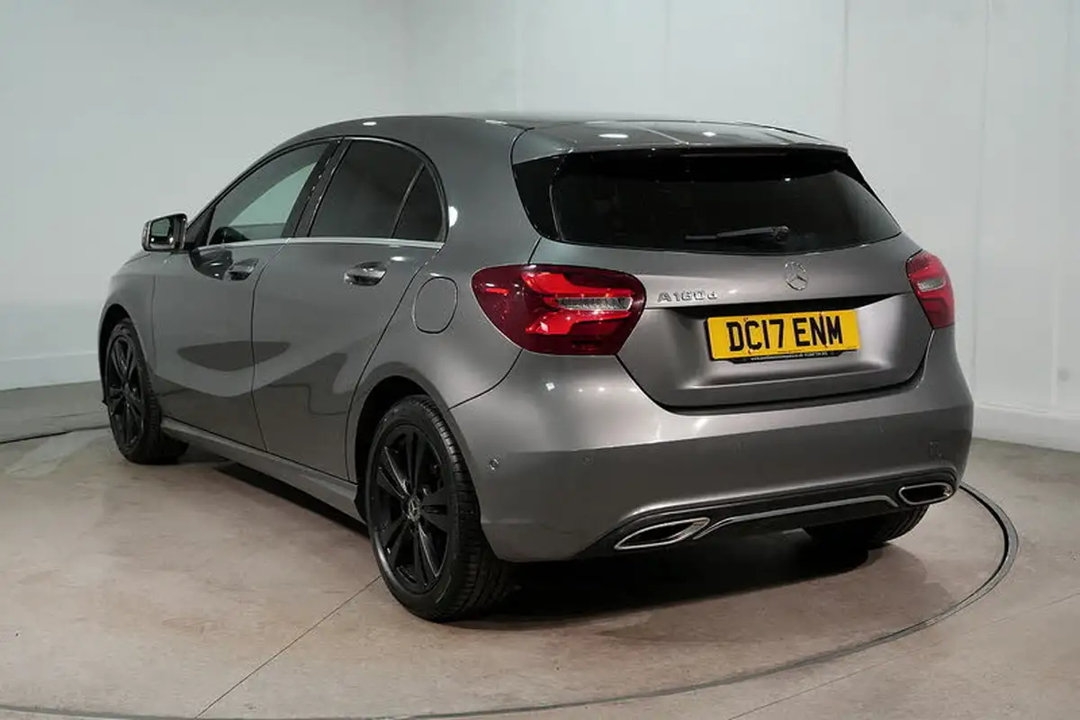 2017-mercedes-benz-a-class-15d-a180d-sport-premiumss-7g-dct-big-8