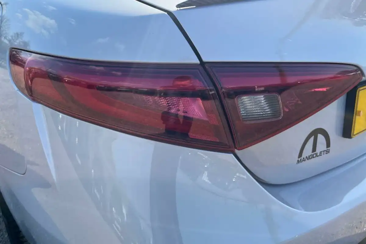 2021-alfa-romeo-giulia-20-veloce-276bhp-big-21