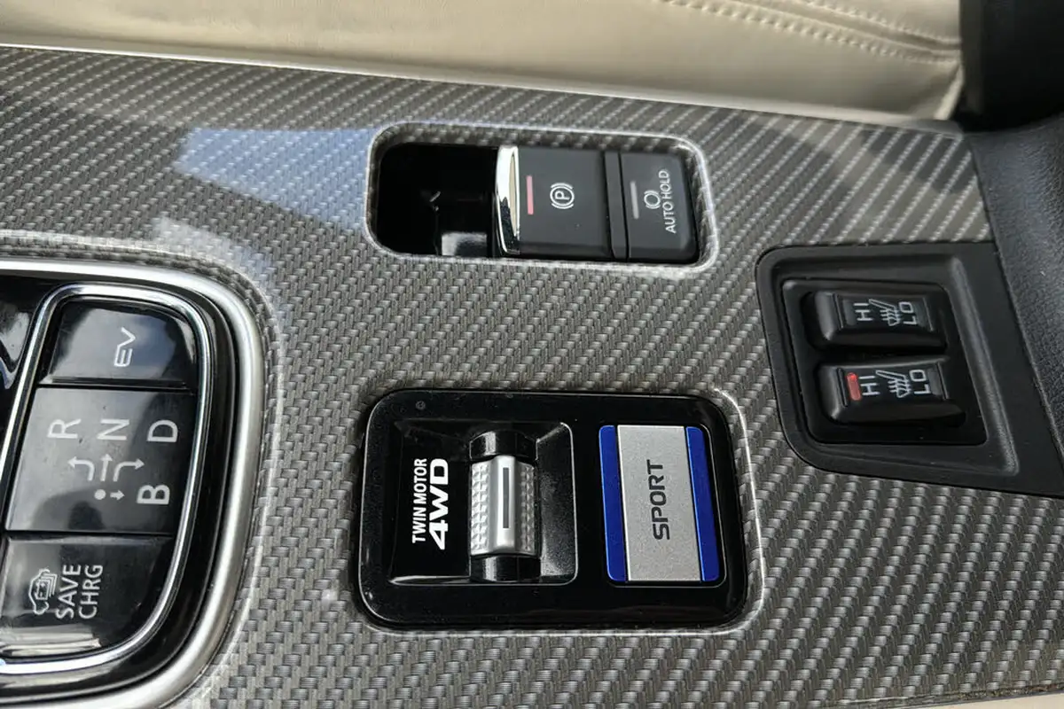 2019-mitsubishi-outlander-24-5h-phev-big-45