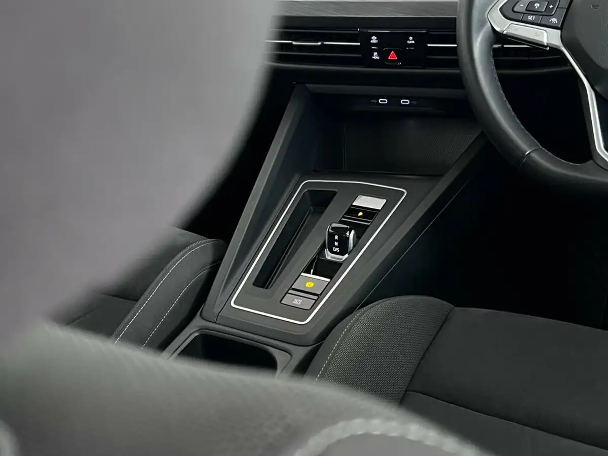 2020-volkswagen-golf-20tdi-style-150ps-hatchback-dsg-big-32