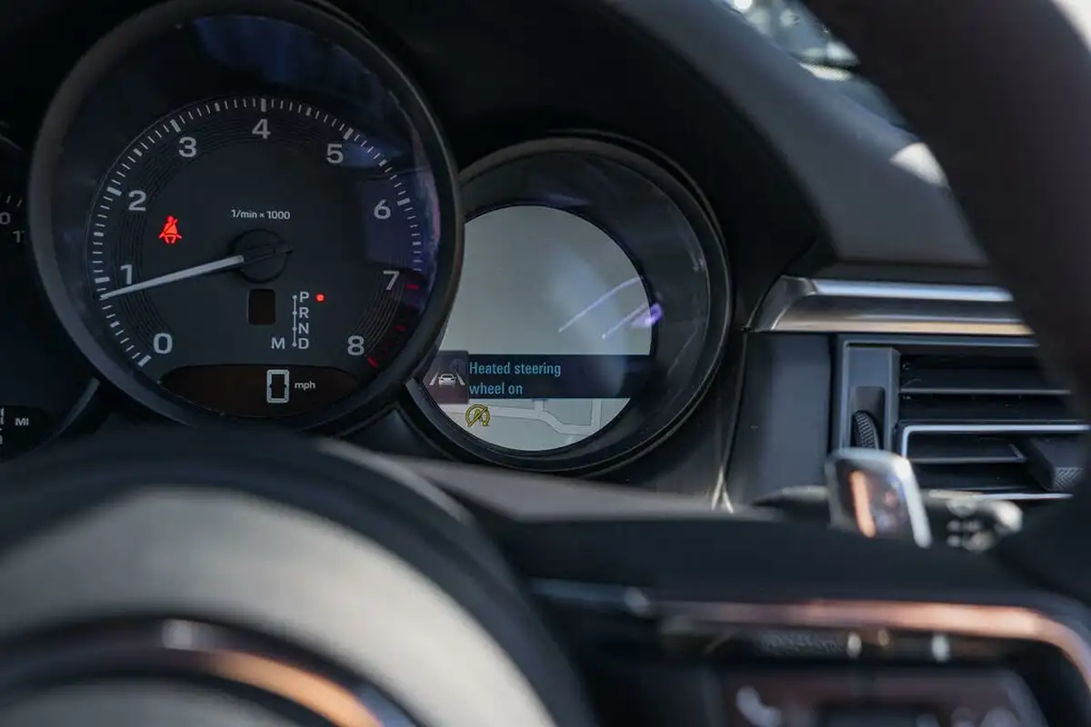 2023-porsche-macan-20-big-44