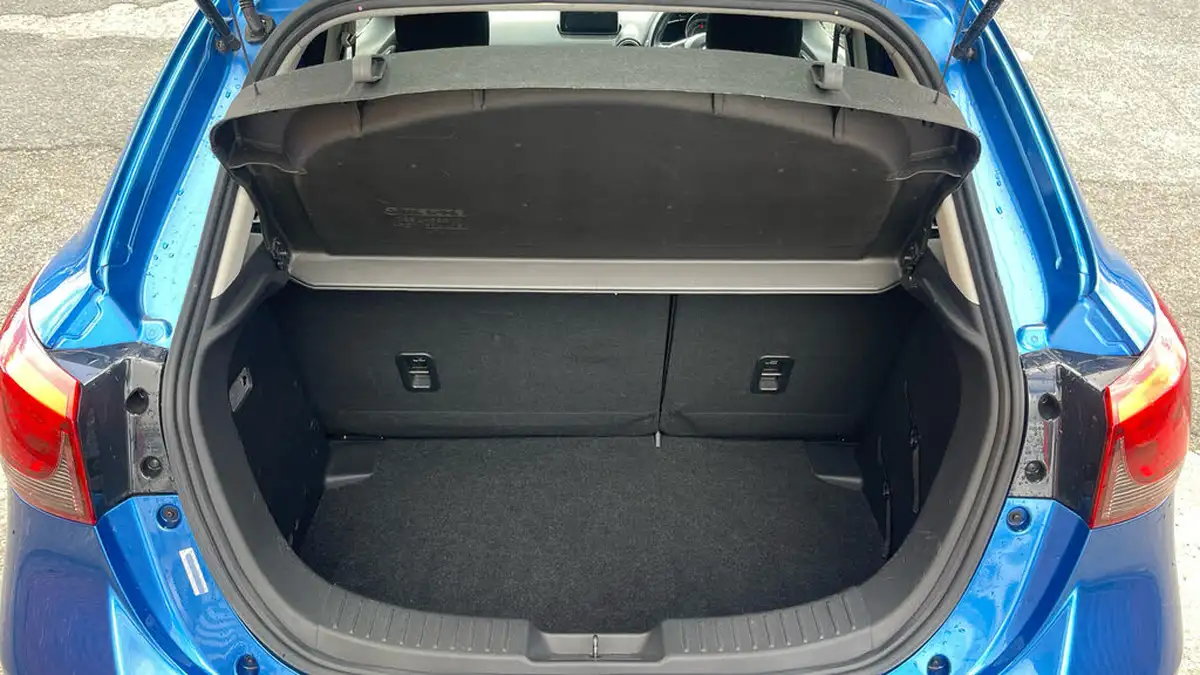 2017-mazda-mazda2-15-sport-nav-115ps-big-14