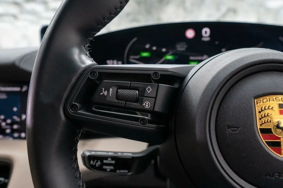 2021-porsche-taycan-e-4s-cross-turismo-awd-big-32