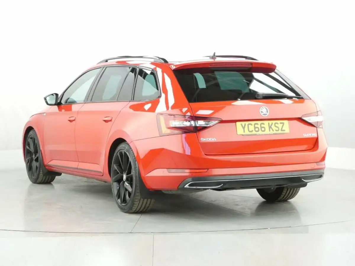 2016-skoda-superb-20tdi-scr-sportline-estate-big-5