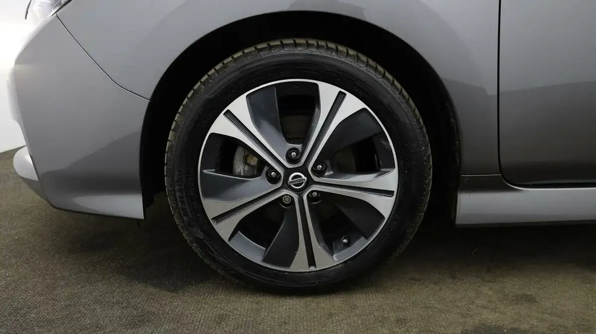 2021-nissan-leaf-e-tekna-big-17