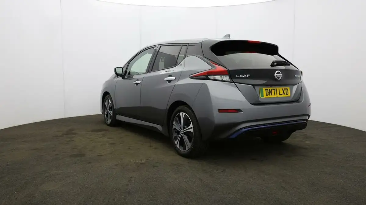 2021-nissan-leaf-e-tekna-big-35