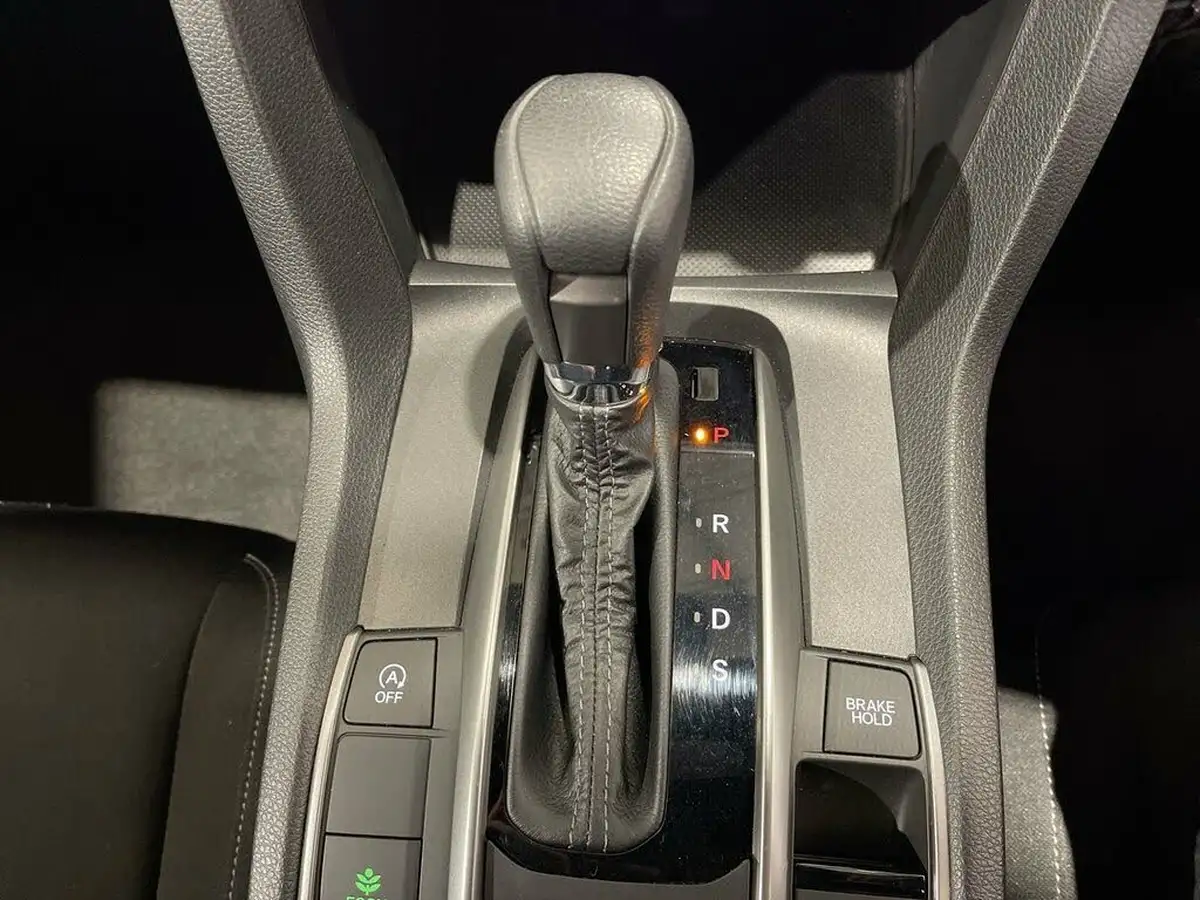 2020-honda-civic-10-vtec-turbo-se-hatchback-5d-cvt-big-10