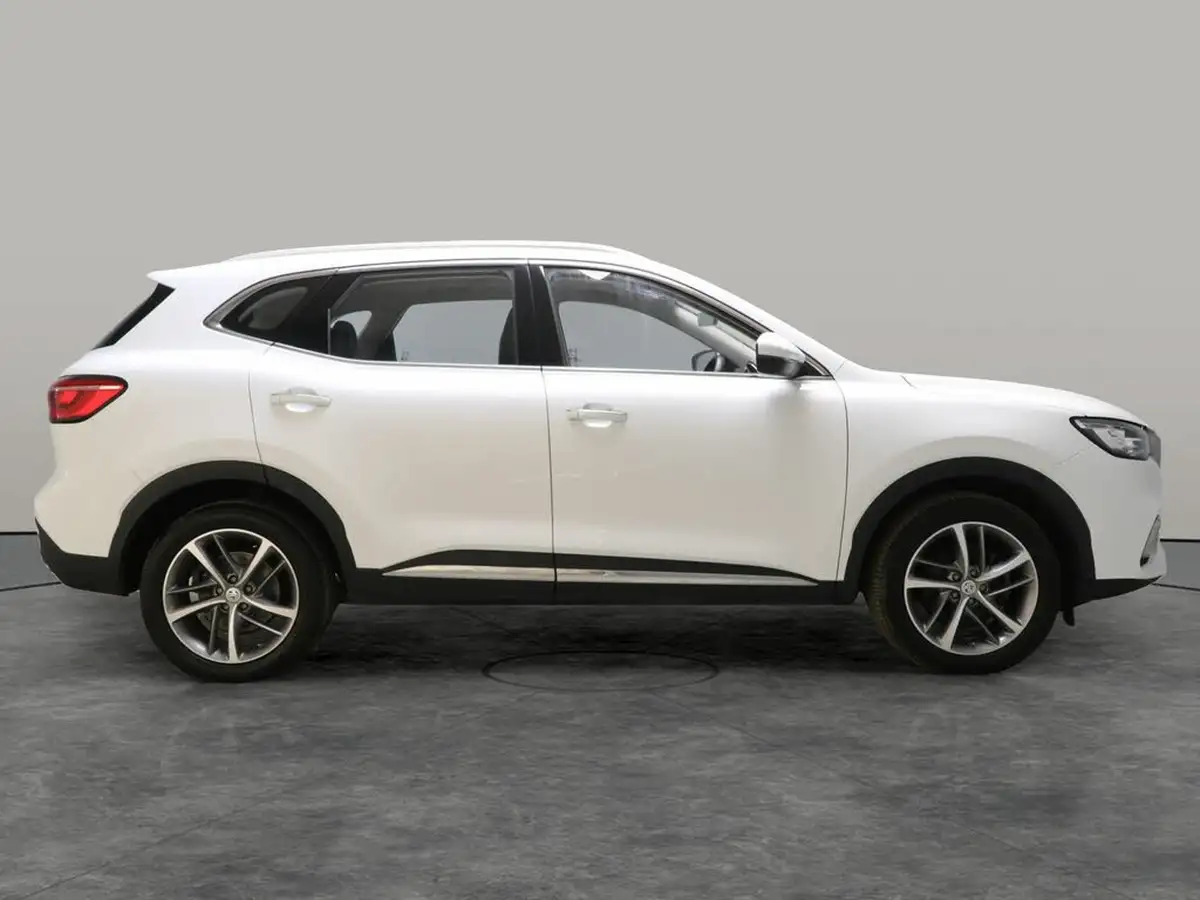 2022-mg-hs-15t-gdi-exclusive-162ps-big-10