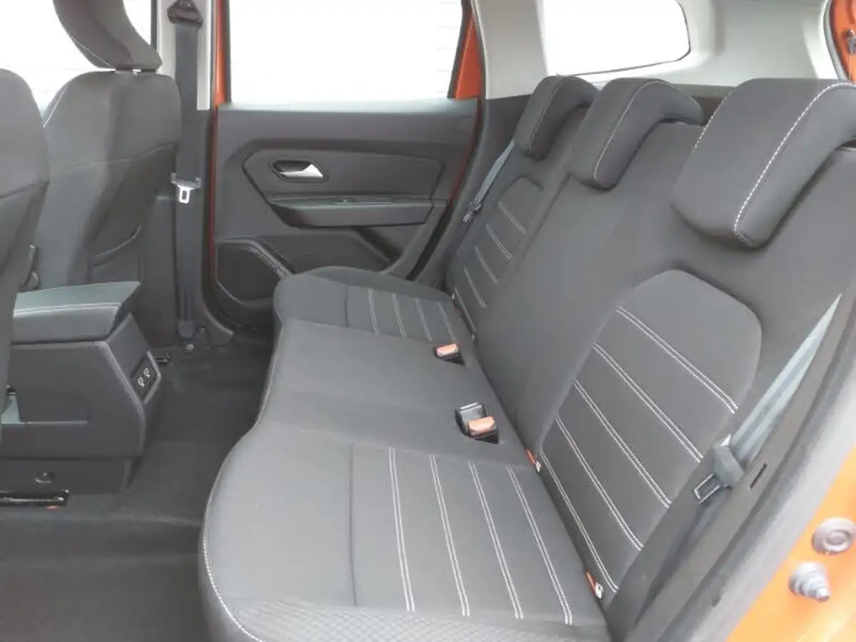 2022-dacia-duster-10-tce-comfort-100bhp-bi-fuel-station-wagon-5d-big-5