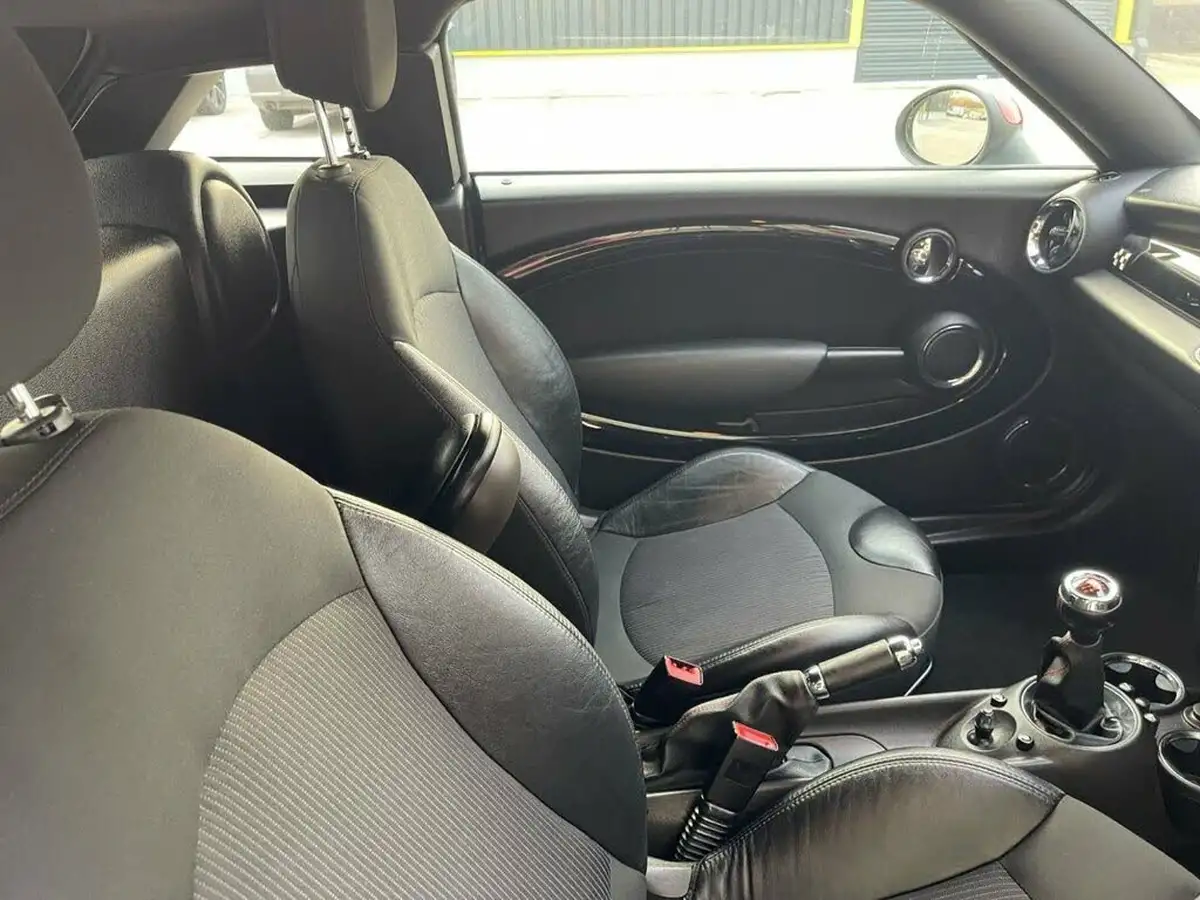 2012-mini-cooper-16-john-cooper-works-chili-coupe-3d-big-36