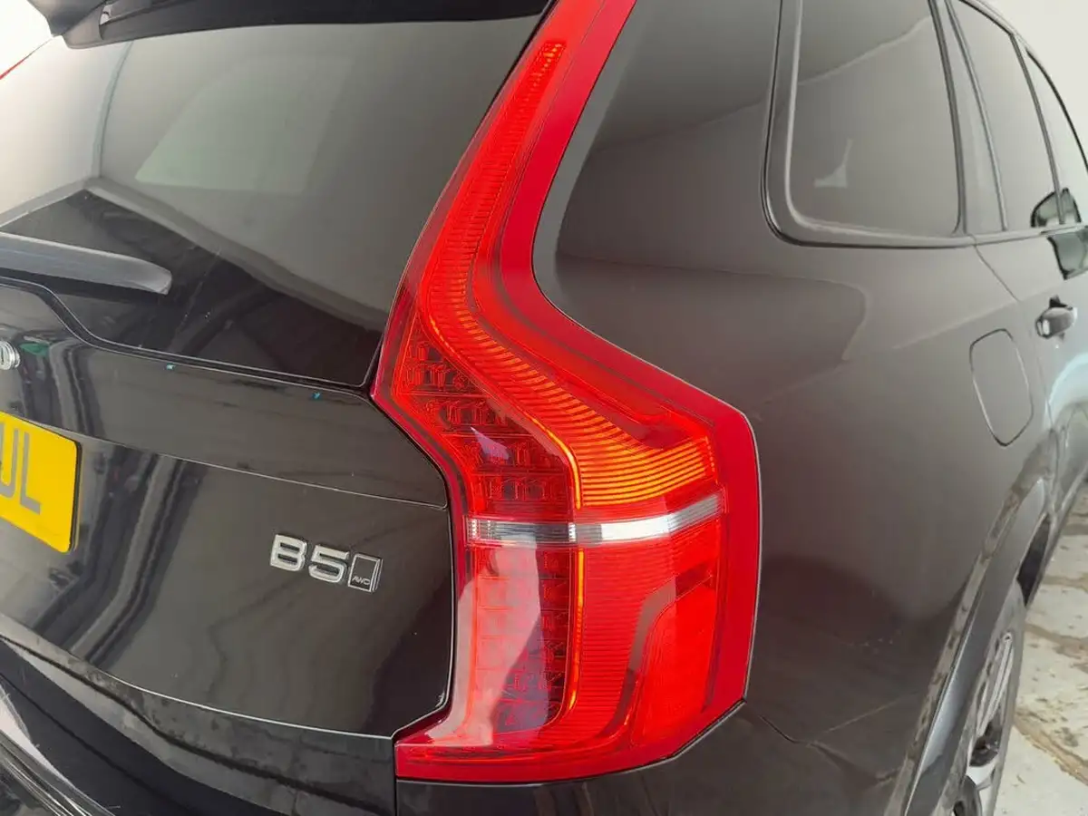 2021-volvo-xc90-20-b5-r-design-big-35