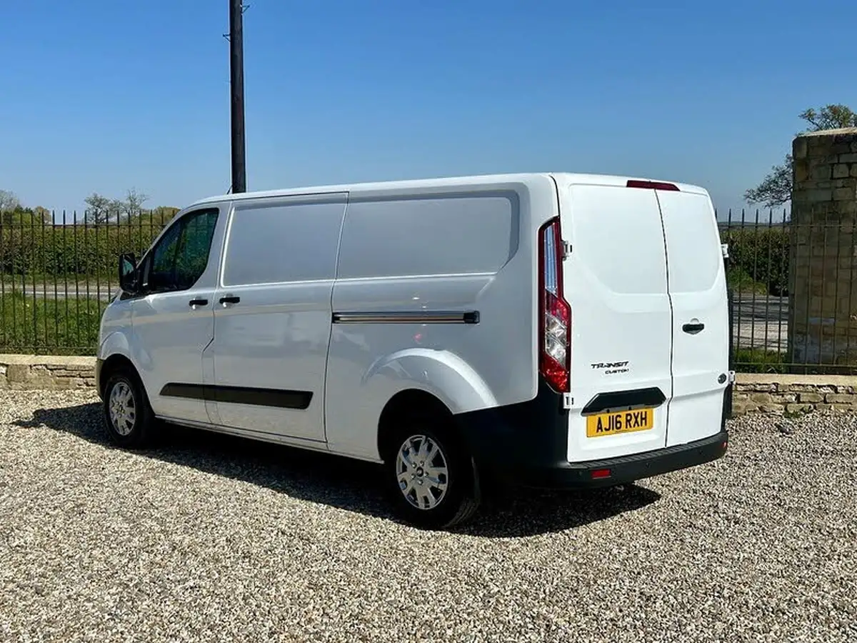 2016-ford-transit-custom-22tdci-290-l1h2-100ps-econetic-panel-van-big-3