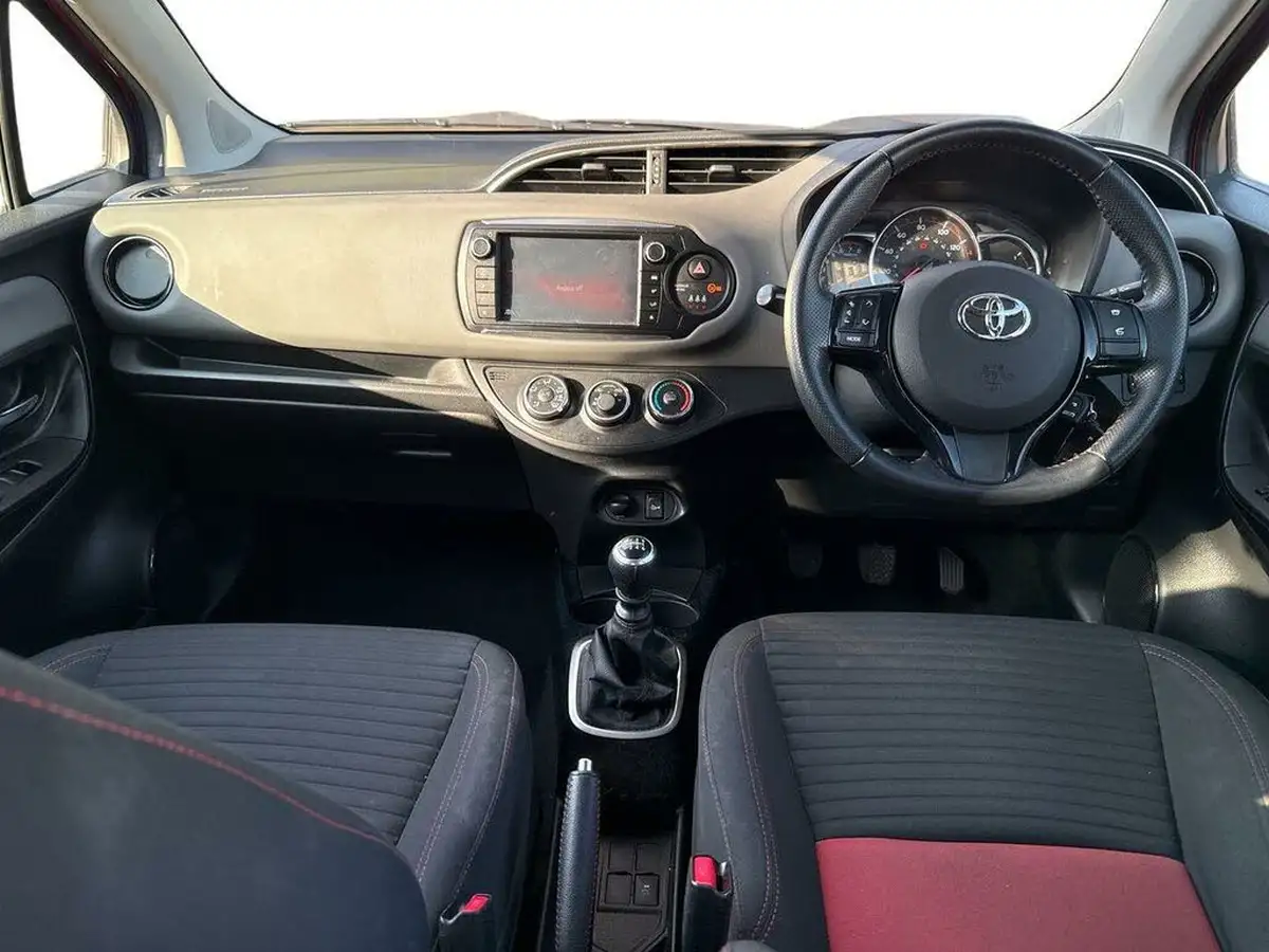2015-toyota-yaris-133-sport-big-10