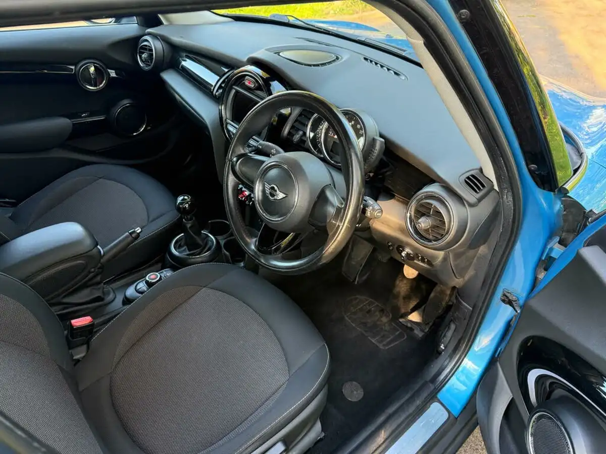2015-mini-cooper-12-one-ss-5d-big-8