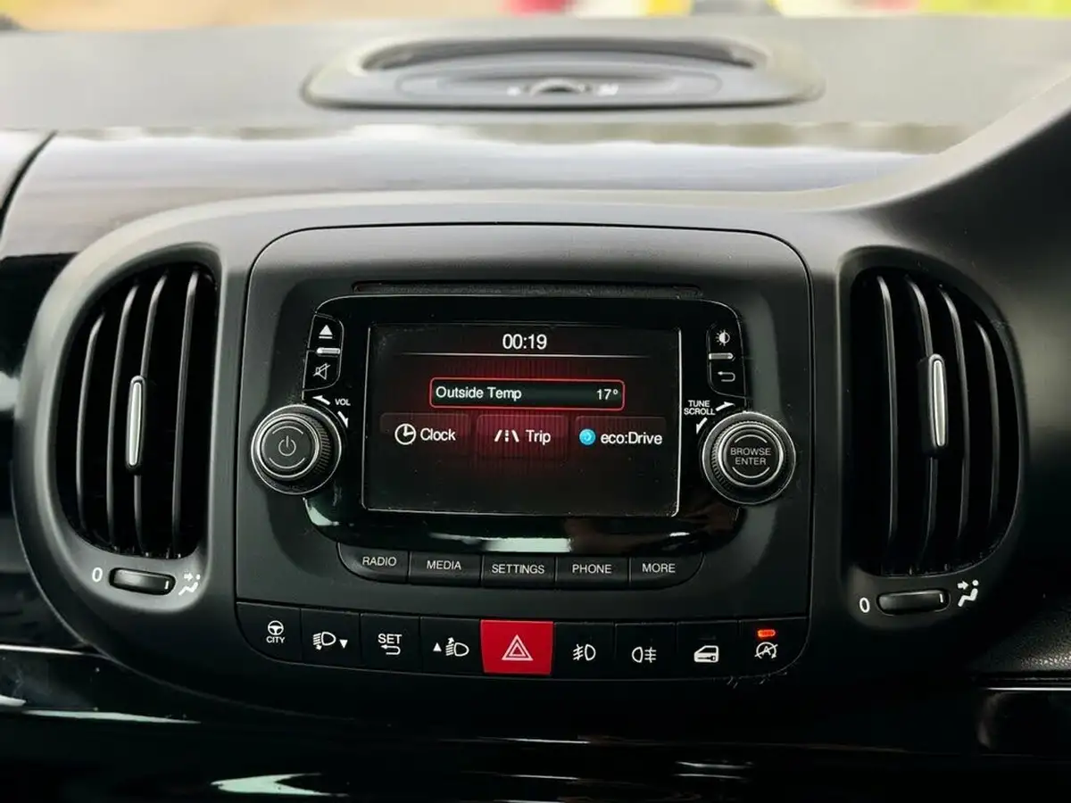 2014-fiat-500l-13-multijet-trekking-ss-dualogic-big-21