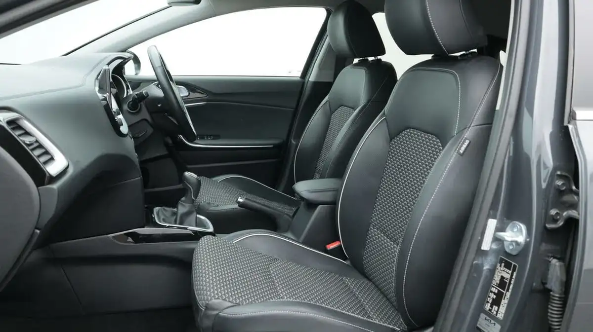 2022-kia-ceed-15-t-gdi-3-hatchback-big-14