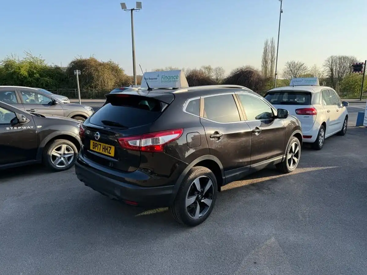 2017-nissan-qashqai-15dci-n-vision-18in-big-4