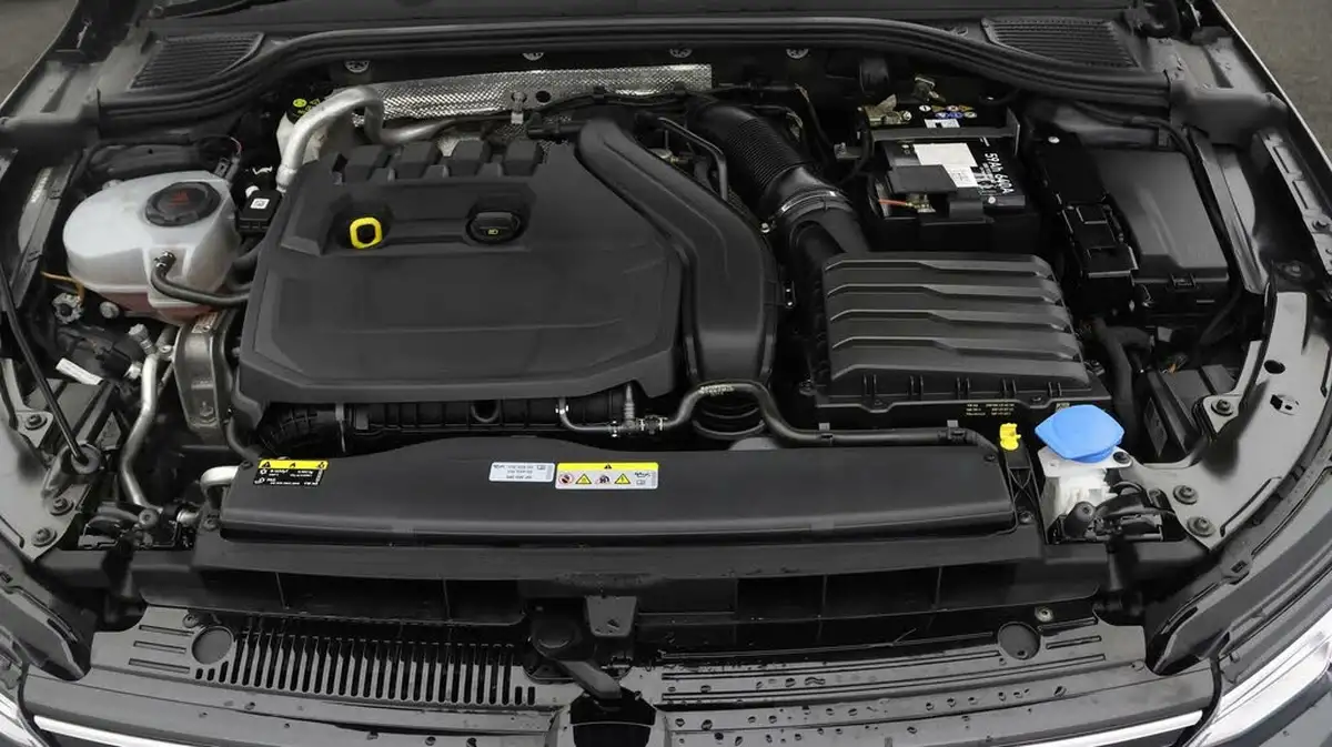 2022-volkswagen-golf-15-tsi-r-line-130ps-hatchback-big-18