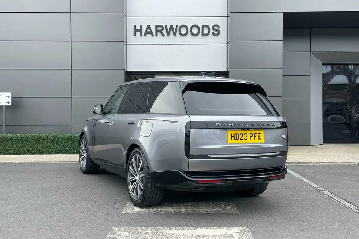 2023-land-rover-range-rover-30-p440e-autobiography-big-13