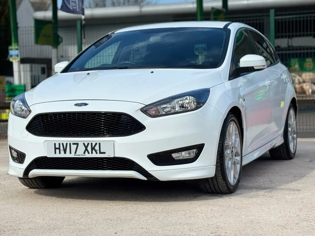 2017-ford-focus-15tdci-st-line-hatchback-big-3