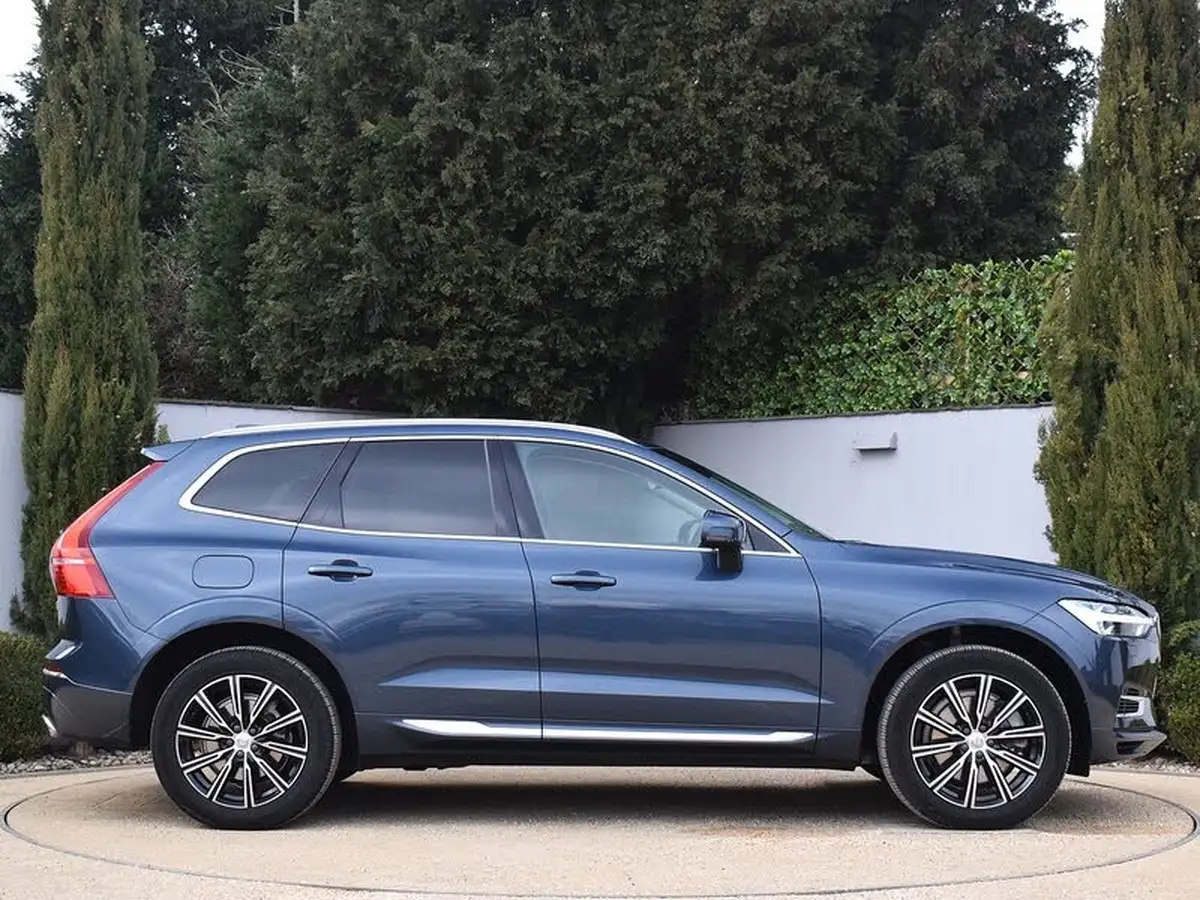 2021-volvo-xc60-20-t6-inscription-340bhp-big-3