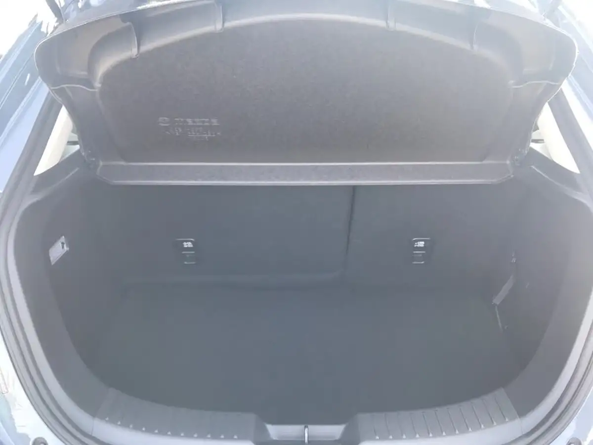 2023-mazda-mazda2-15-skyactiv-g-centre-line-big-6