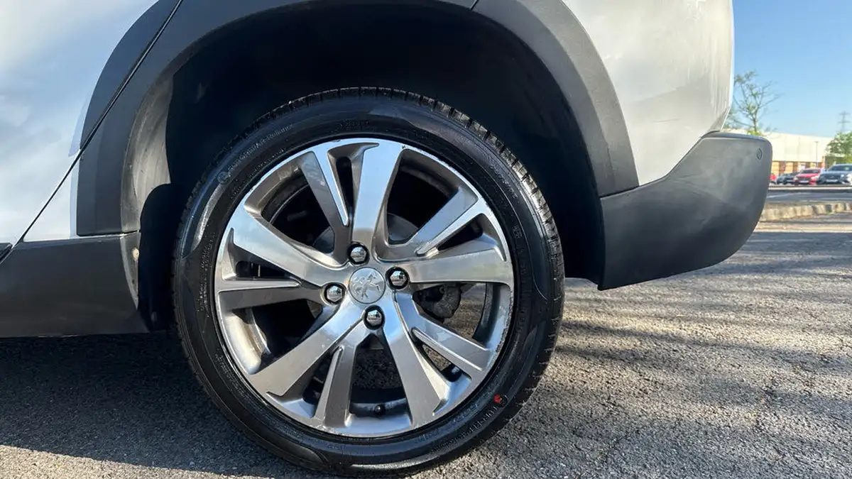 2019-peugeot-2008-suv-12-puretech-allure-premium-82bhp-big-13