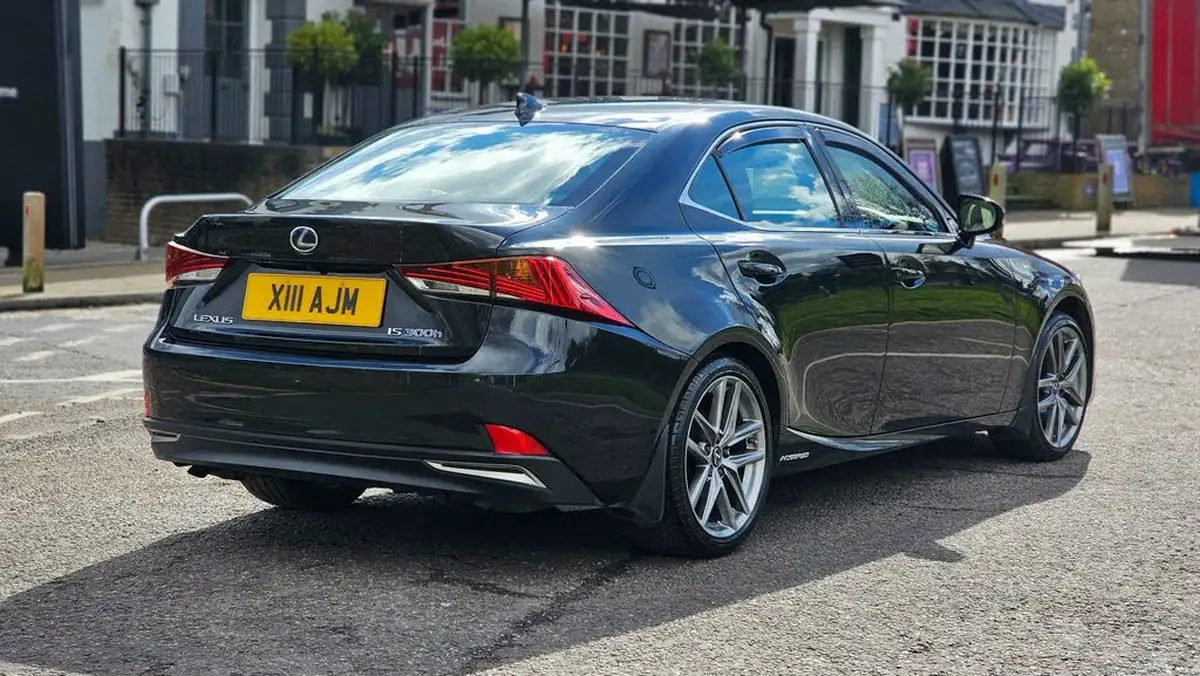 2020-lexus-is-300h-25-f-sport-big-2