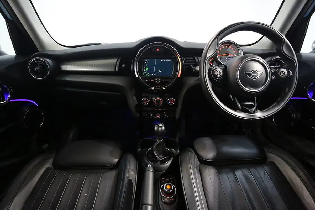 2019-mini-cooper-15-cooper-exclusive-134bhp-hatchback-5d-big-1