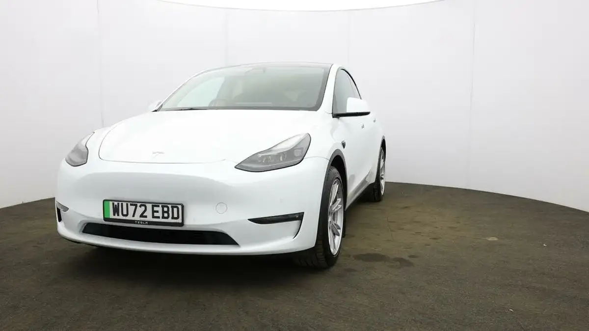2022-tesla-model-y-e-long-range-big-33