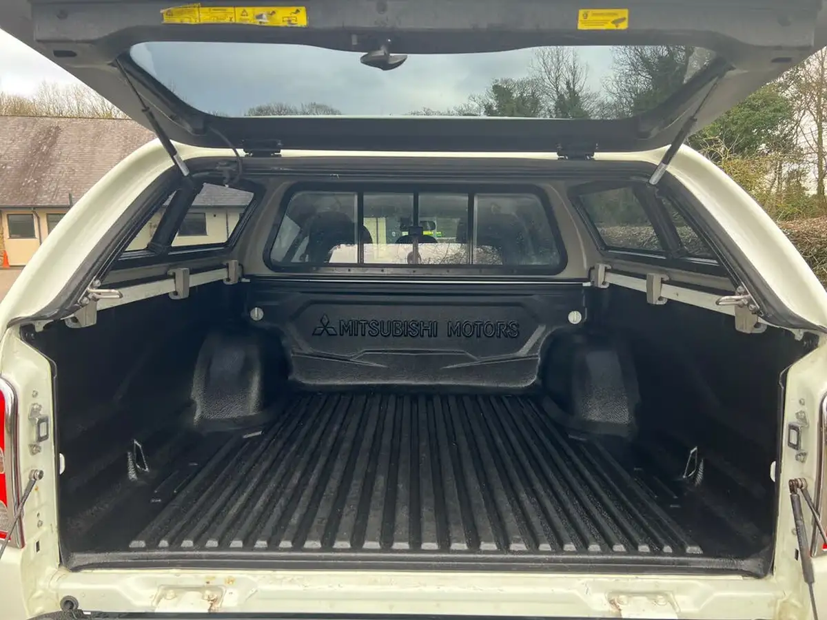 2017-mitsubishi-l200-24di-d-barbarian-178bhp-eu6-big-31