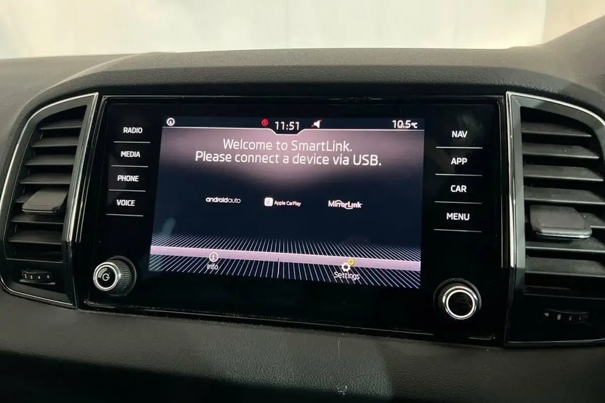2020-skoda-karoq-16tdi-se-technology-dsg-big-12