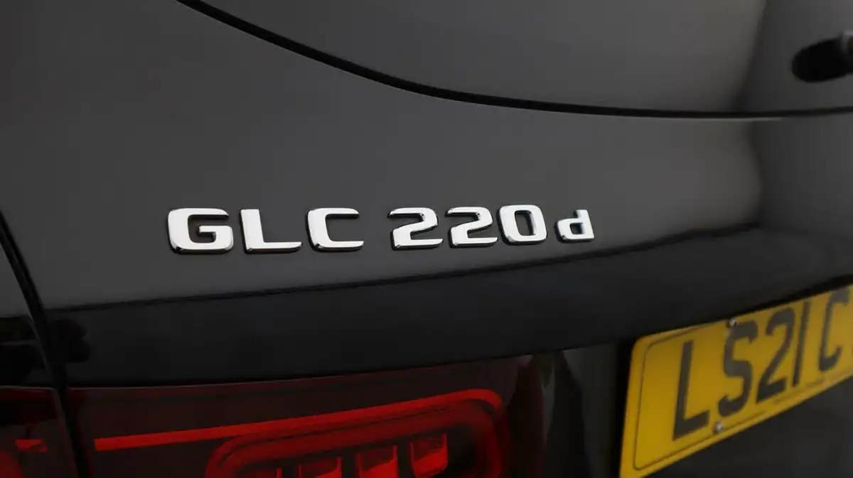 2021-mercedes-benz-glc-class-20d-glc220d-amg-line-station-wagon-5d-1950cc-4matic-plus-big-20
