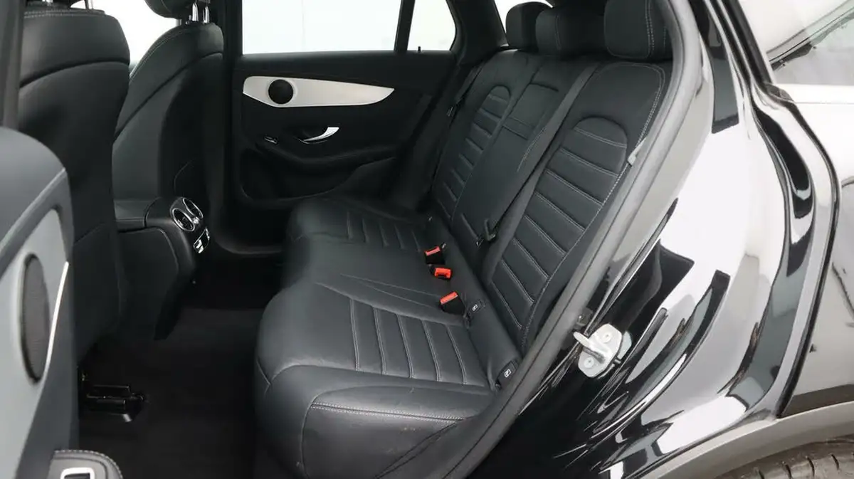 2021-mercedes-benz-glc-class-20d-glc220d-amg-line-station-wagon-5d-1950cc-4matic-plus-big-16