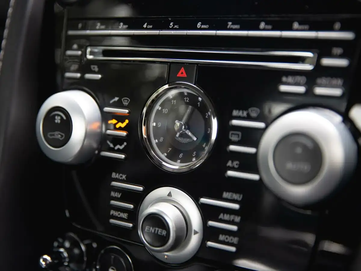 2011-aston-martin-dbs-60-touchtronic-big-25