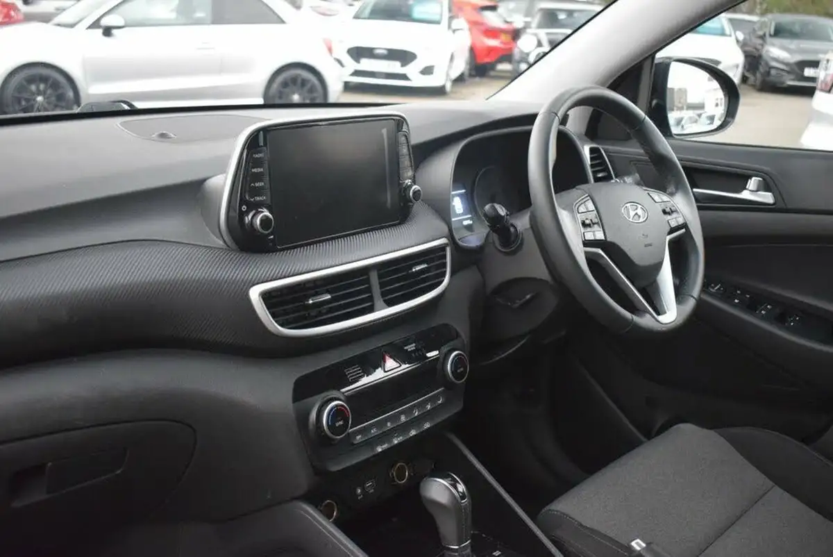 2020-hyundai-tucson-16-t-gdi-se-nav-dct-big-9