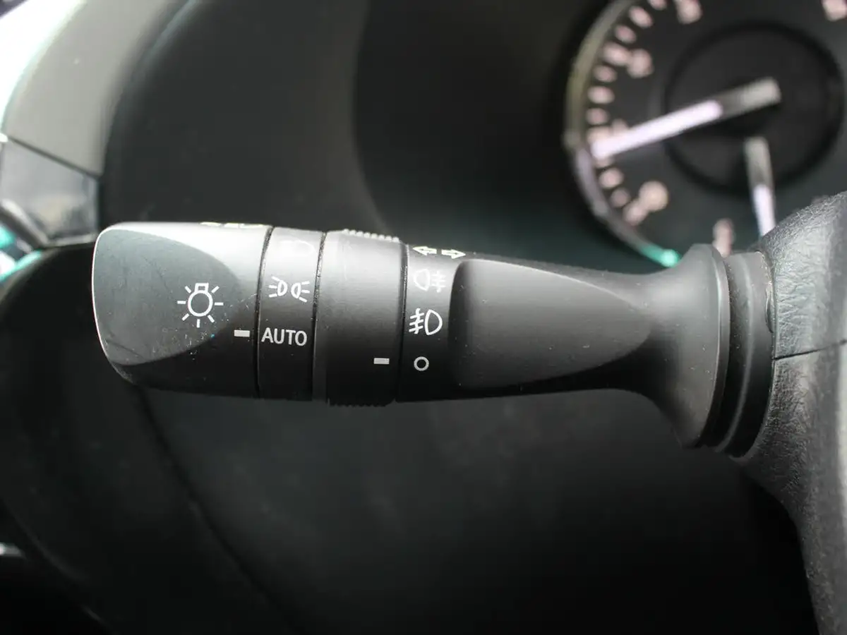 2021-toyota-hi-lux-24d-4d-invincible-150hpeu6d-auto-big-25