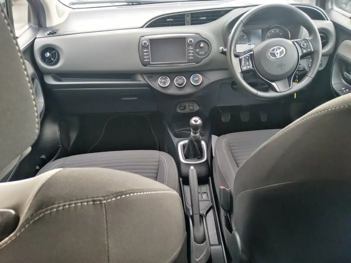 2019-toyota-yaris-15-vvt-i-icon-tech-111bhp-1496cc-big-13