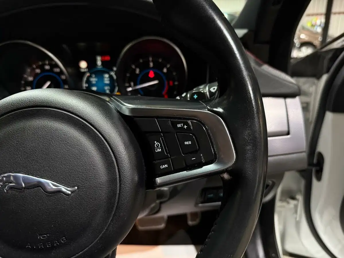 2016-jaguar-xf-20td-r-sport-180ps-auto-big-33