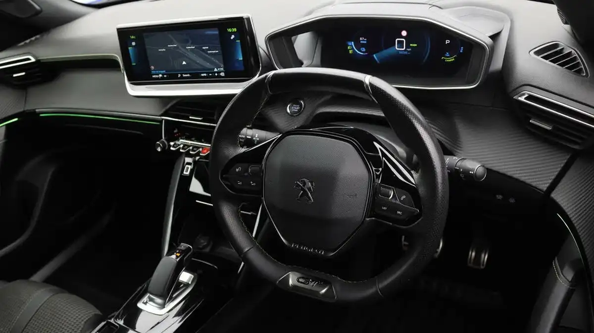 2021-peugeot-2008-suv-e-gt-big-8