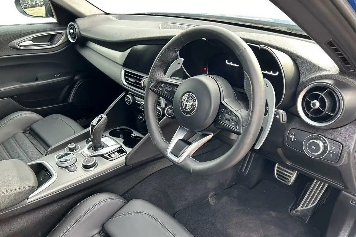 2024-alfa-romeo-giulia-20-veloce-big-5